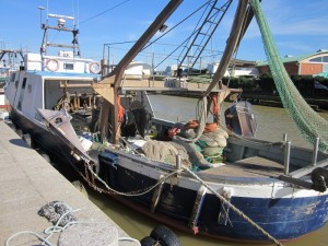 Fischerboot am Kai